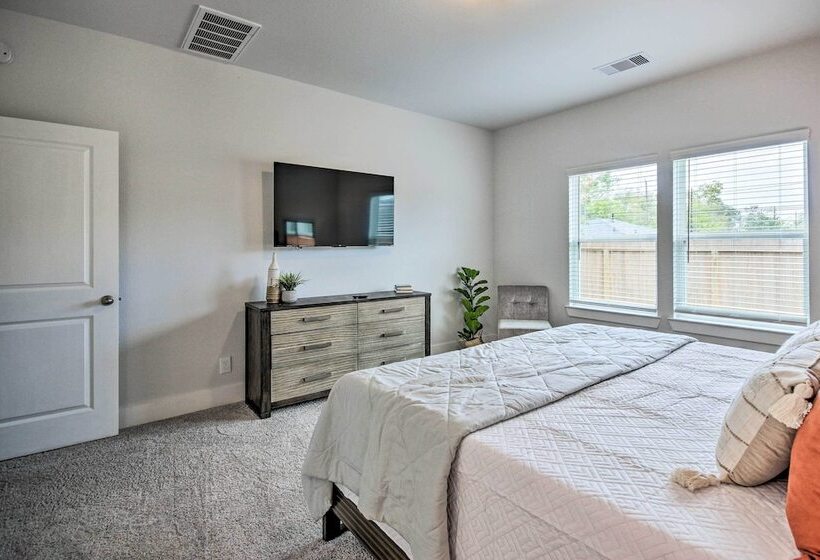 Chic Houston Home W/ Game Room ~ 8 Mi To Dtwn