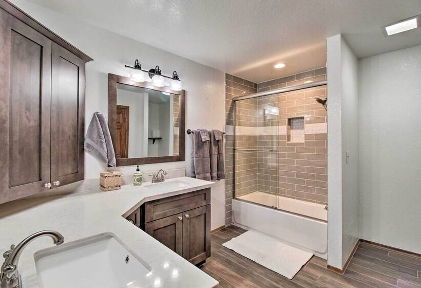 Chic Pinetop Retreat W/ Separate Apartment!