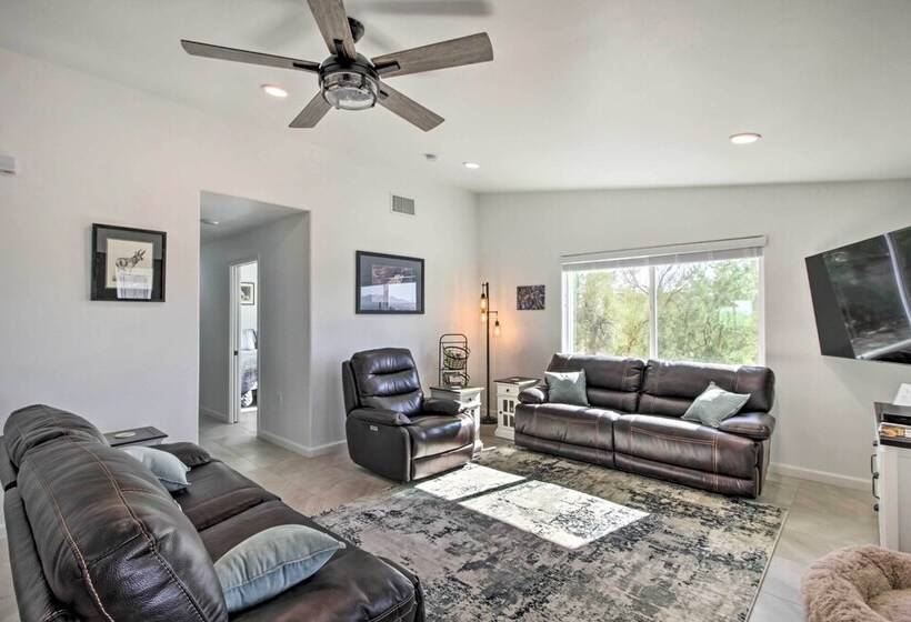 Classy Tucson Escape W/ Fire Pit On 5 Acres!