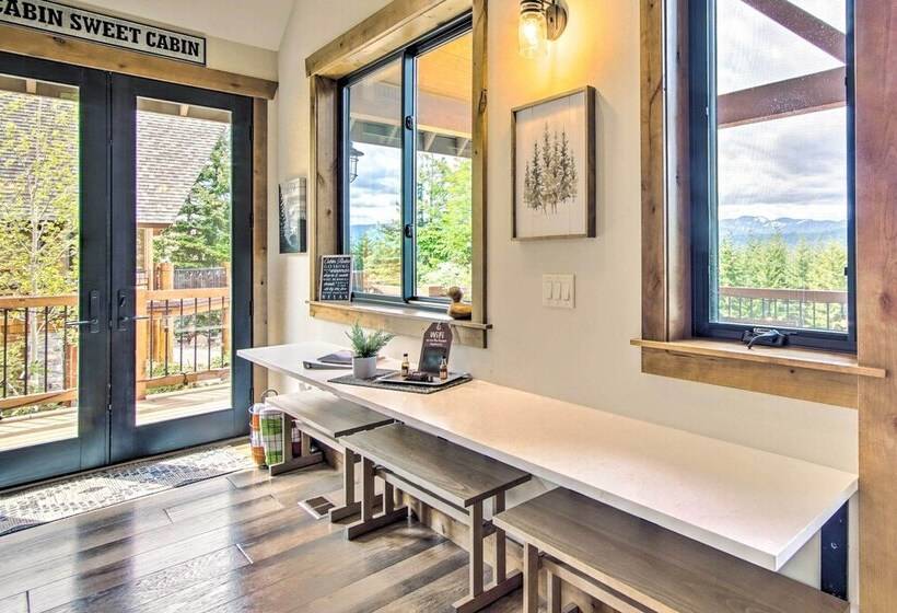 Cle Elum Cabin W/ Hot Tub & Breathtaking View