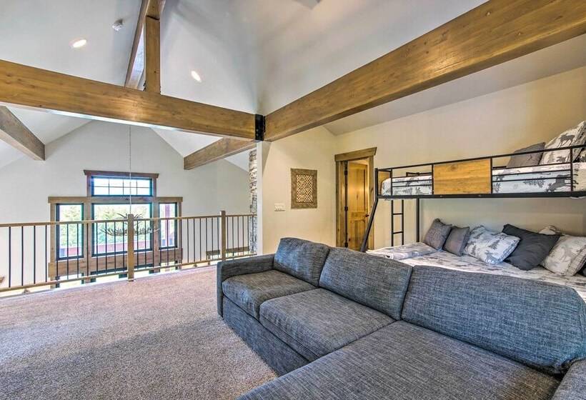 Cle Elum Cabin W/ Hot Tub & Breathtaking View