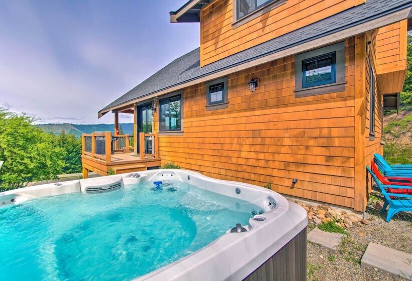 Cle Elum Cabin W/ Hot Tub & Breathtaking View