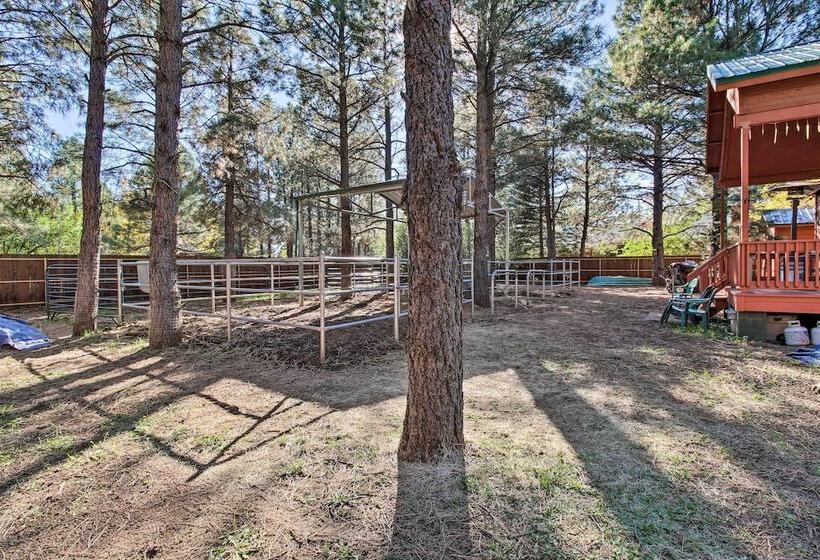 Scenic Deck + Horse Corral: Pinetop Lakeside Cabin