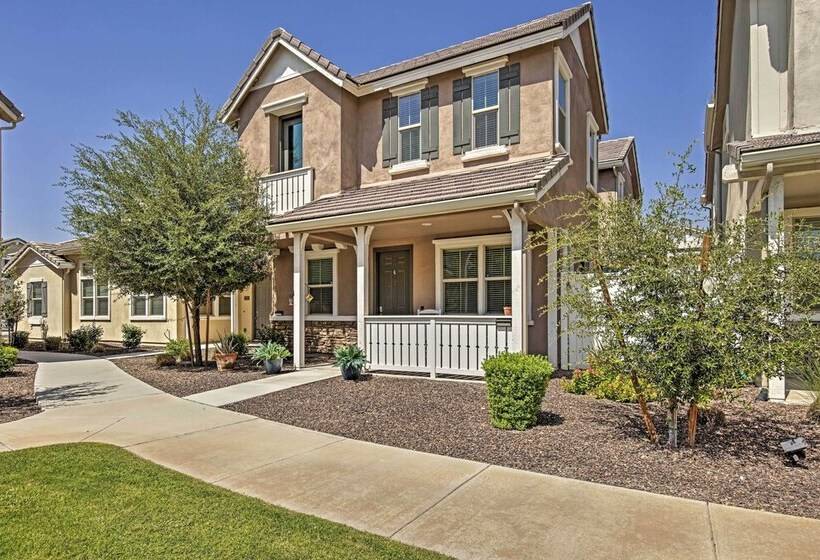 Contemporary Gilbert Home W/ Furnished Patio!