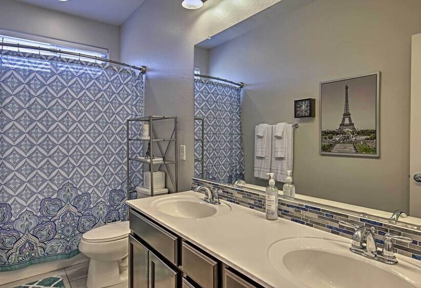 Contemporary Gilbert Home W/ Furnished Patio!