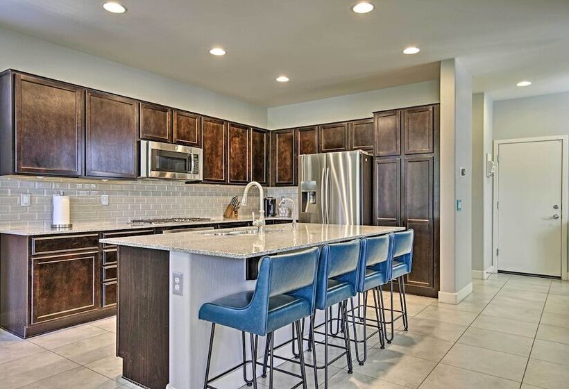 Contemporary Gilbert Home W/ Furnished Patio!