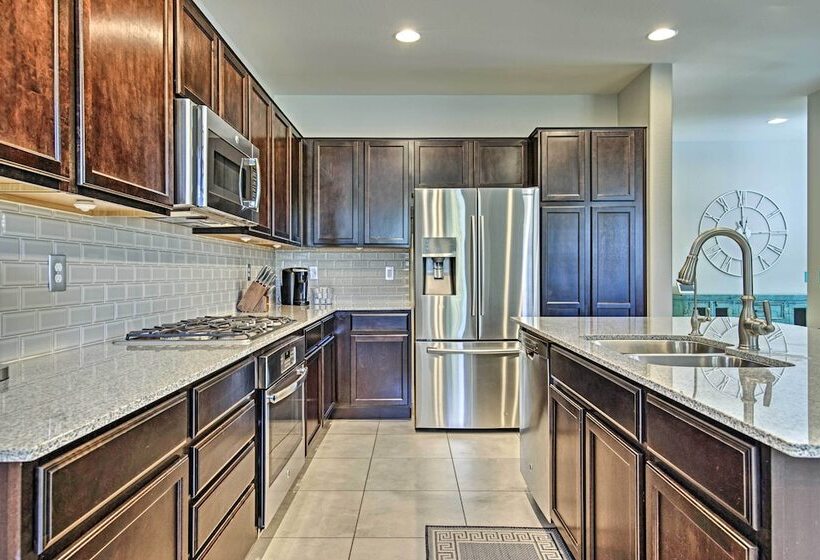 Contemporary Gilbert Home W/ Furnished Patio!