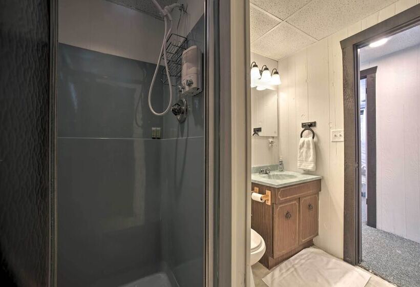 Cozy A Frame Cabin W/ Pool Table: 8 Mi To Mt Snow!