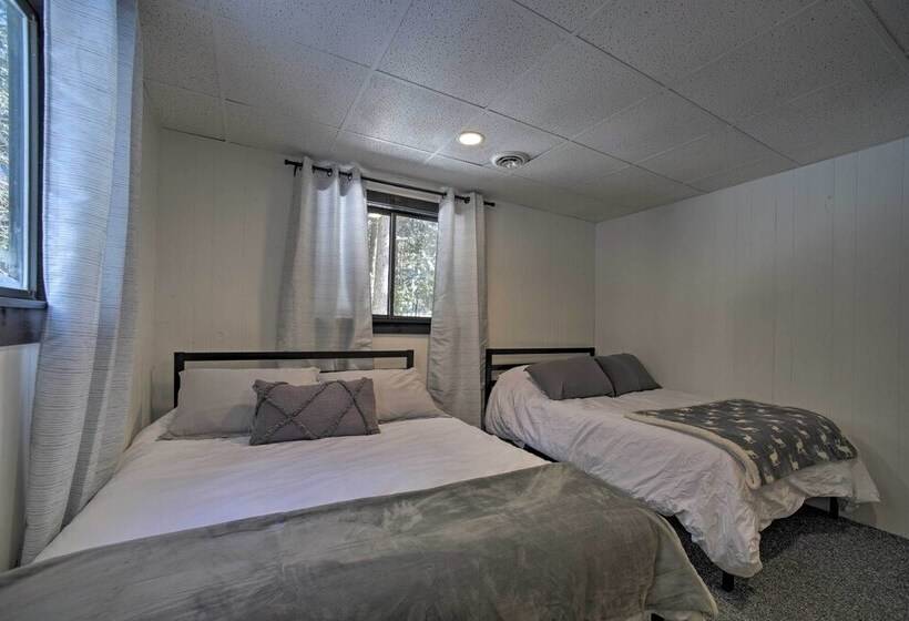 Cozy A Frame Cabin W/ Pool Table: 8 Mi To Mt Snow!