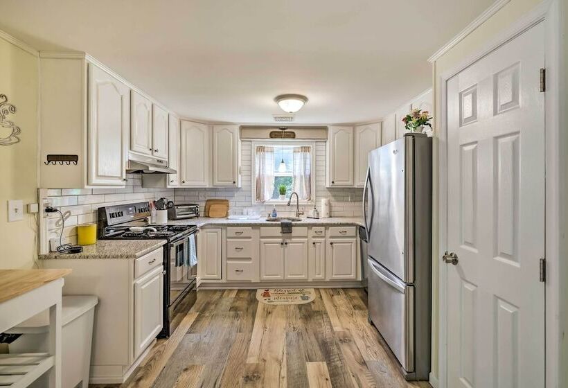 Albrightsville Home: Deck, Fire Pit & Lake Access