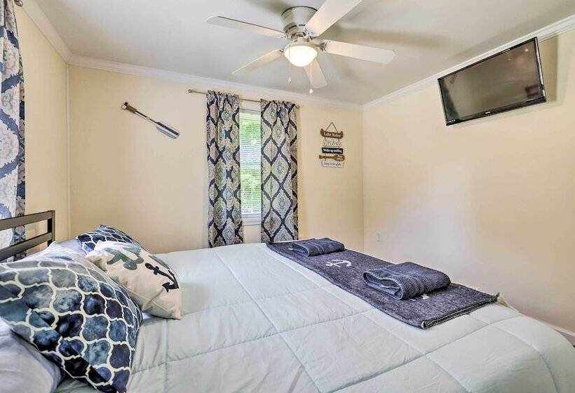 Albrightsville Home: Deck, Fire Pit & Lake Access