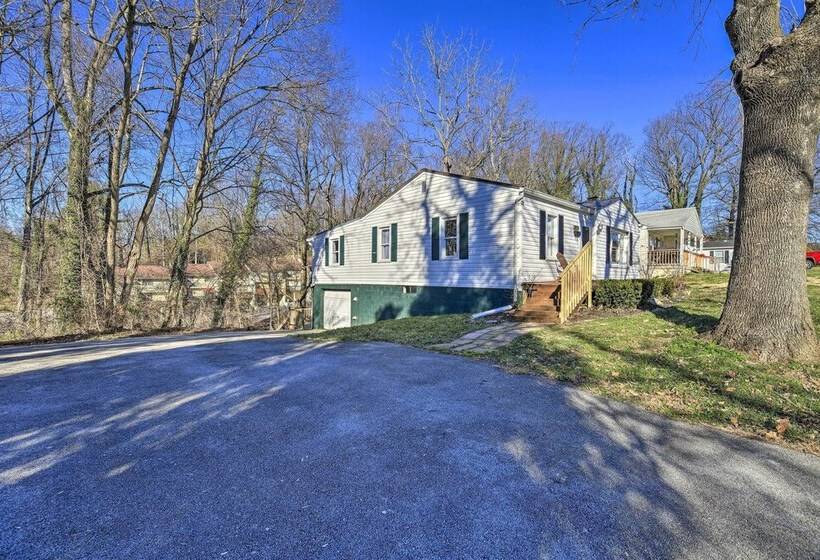Cozy Bristol Home W/ Yard ~ 1 Mile To Downtown!