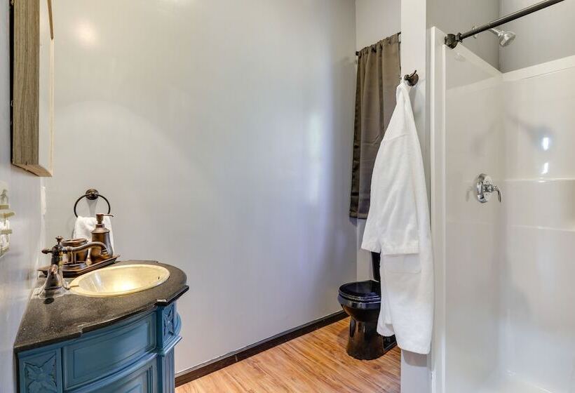 Cozy Canterbury Guest House Near Winter Activities