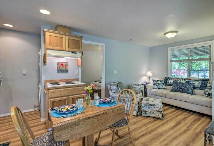 Cozy Cottage On Flower Farm W/ Baker Creek Views!