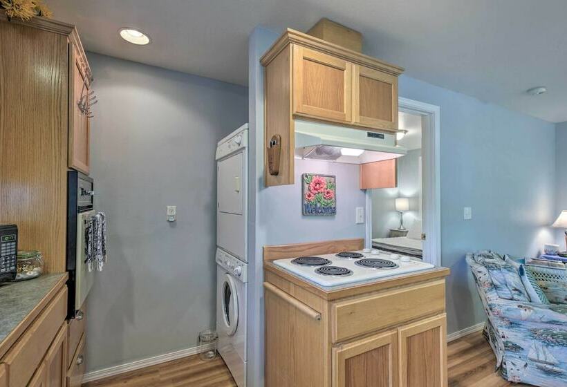 Cozy Cottage On Flower Farm W/ Baker Creek Views!