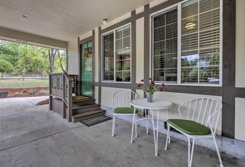 Cozy Cottage On Flower Farm W/ Baker Creek Views!