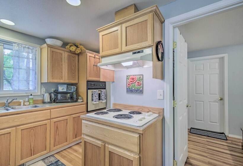 Cozy Cottage On Flower Farm W/ Baker Creek Views!