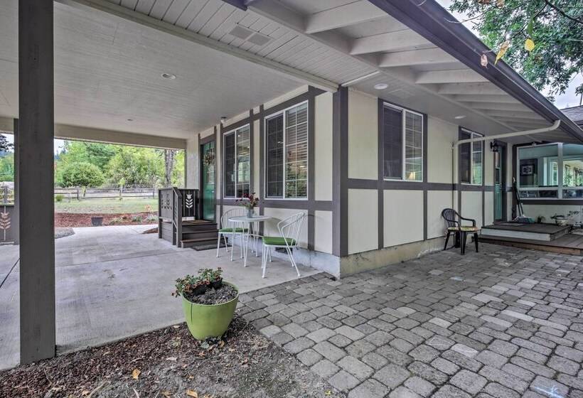 Cozy Cottage On Flower Farm W/ Baker Creek Views!