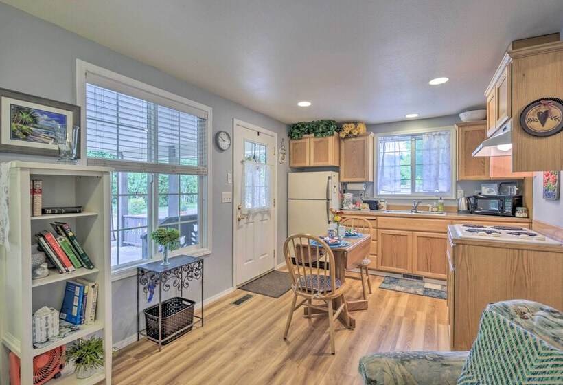 Cozy Cottage On Flower Farm W/ Baker Creek Views!