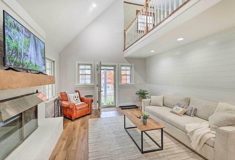 Cozy Cottage W/ Private Yard: Pet Friendly!