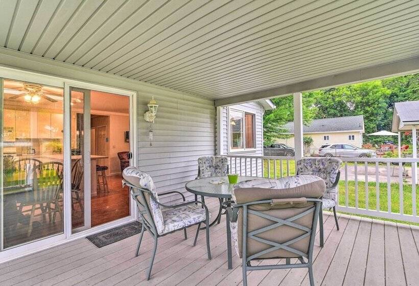 Cozy Family Cottage Near Village Of Lexington