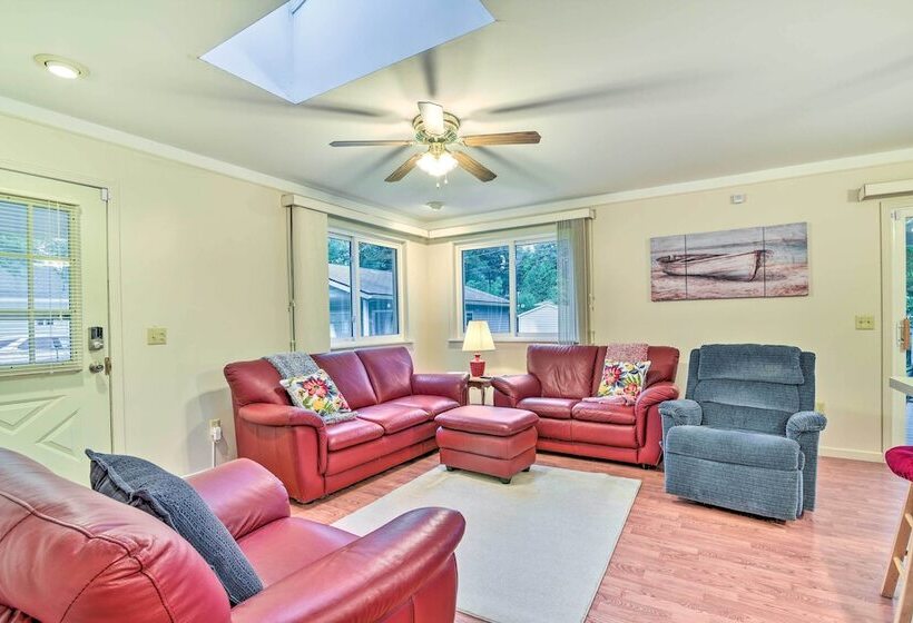 Cozy Family Cottage Near Village Of Lexington