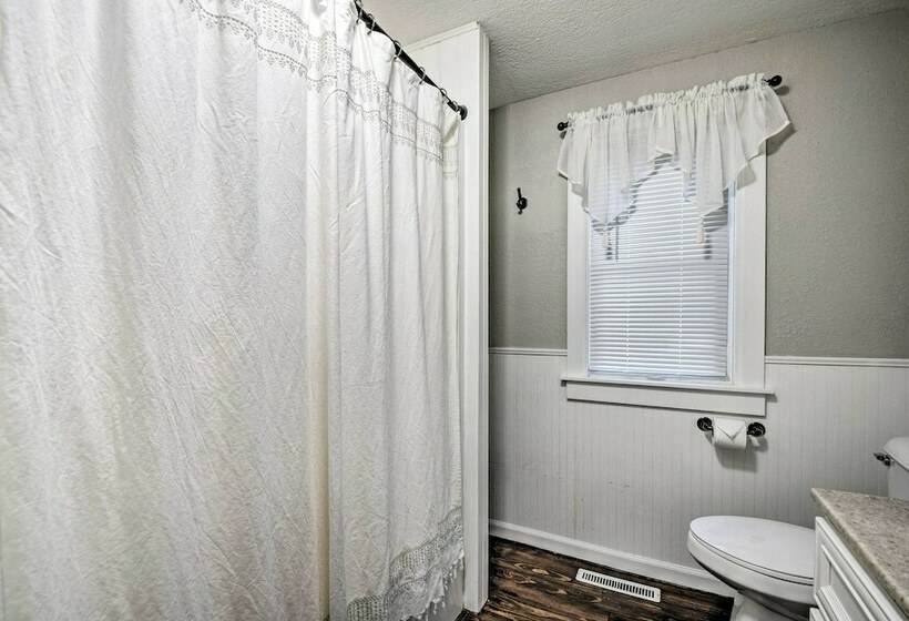 Cozy Goshen Farmhouse ~ 9 Mi To Amish Acres