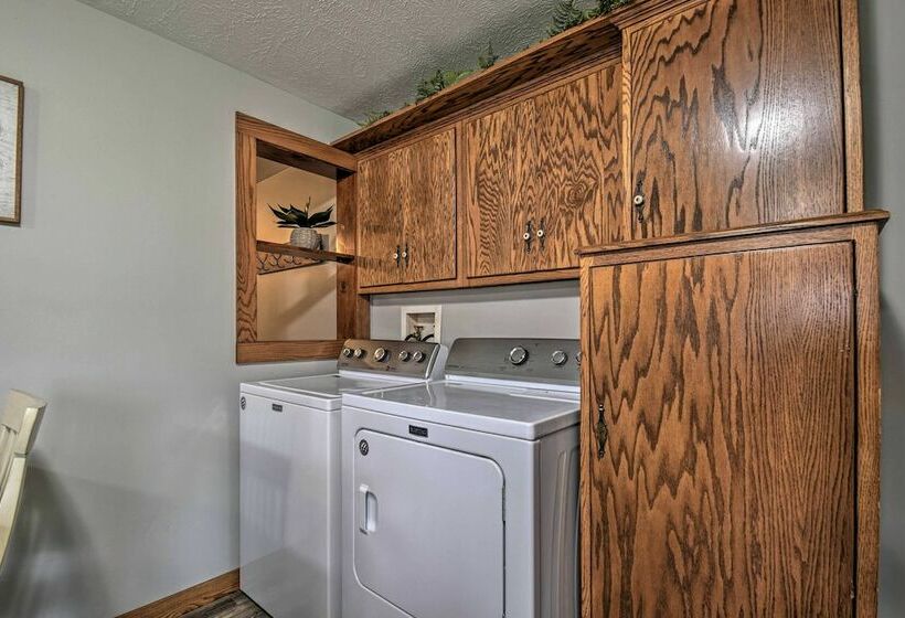 Cozy Goshen Farmhouse ~ 9 Mi To Amish Acres