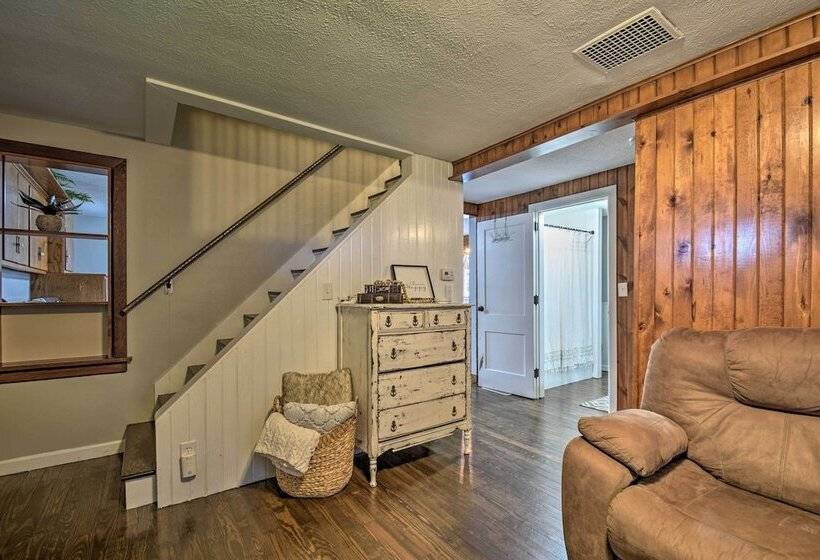 Cozy Goshen Farmhouse ~ 9 Mi To Amish Acres