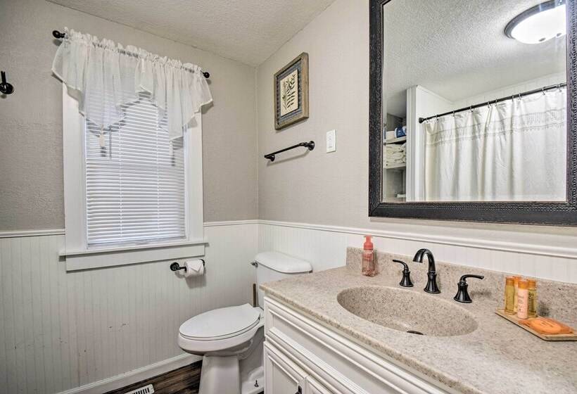 Cozy Goshen Farmhouse ~ 9 Mi To Amish Acres