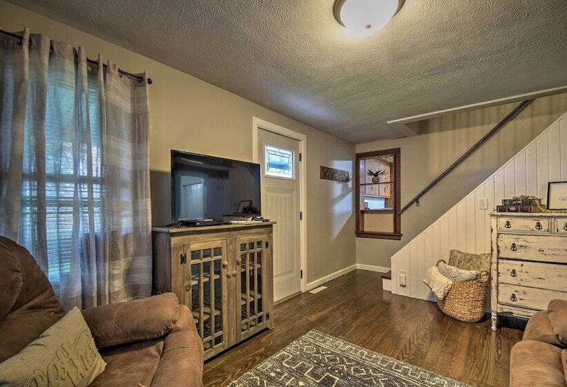 Cozy Goshen Farmhouse ~ 9 Mi To Amish Acres