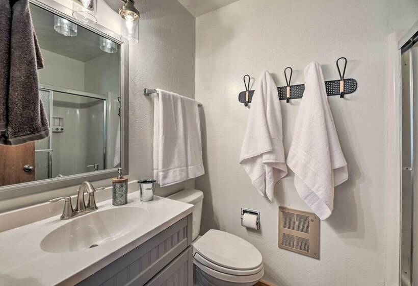 Cozy Greer Hideaway Walk To The Colorado River!