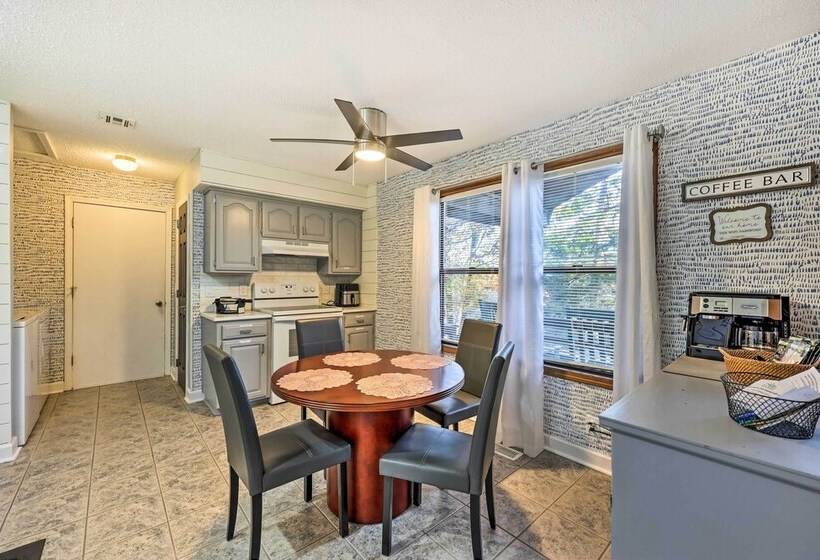 Cozy Holiday Island Home: Hot Tub + Chiminea!