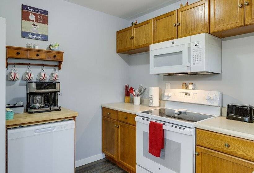 Cozy Kentucky Retreat   Deck, Near Ark Encounter!