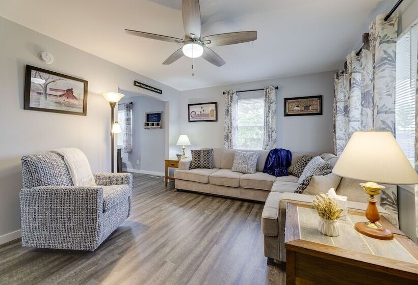 Cozy Kentucky Retreat   Deck, Near Ark Encounter!