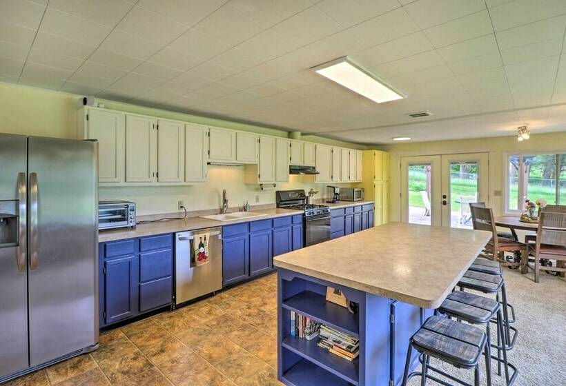 Columbia Falls Home: 14 Mi To Glacier Natl Park!