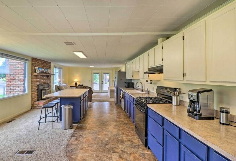 Columbia Falls Home: 14 Mi To Glacier Natl Park!