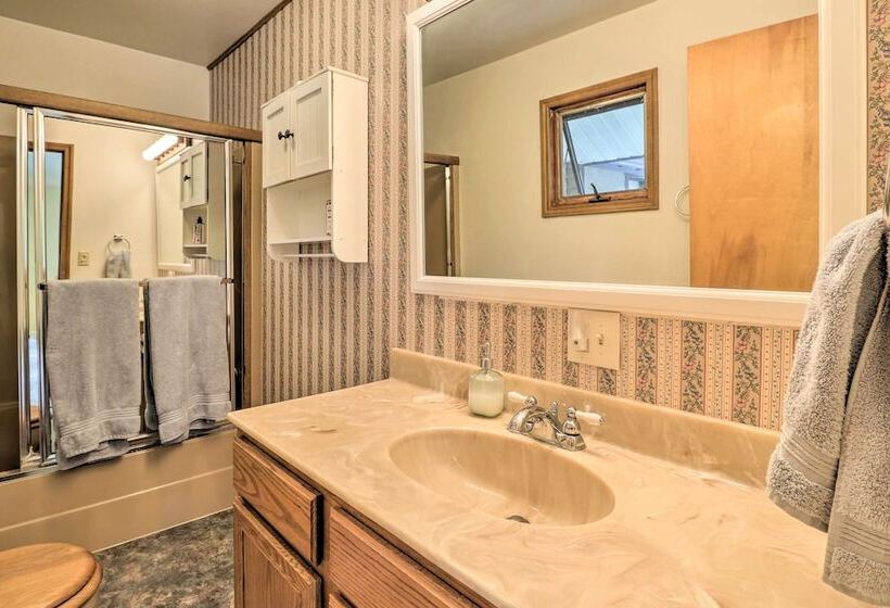 Columbia Falls Home: 14 Mi To Glacier Natl Park!