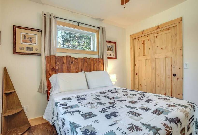 Cozy Northwoods Cabin W/ Private Lake Access