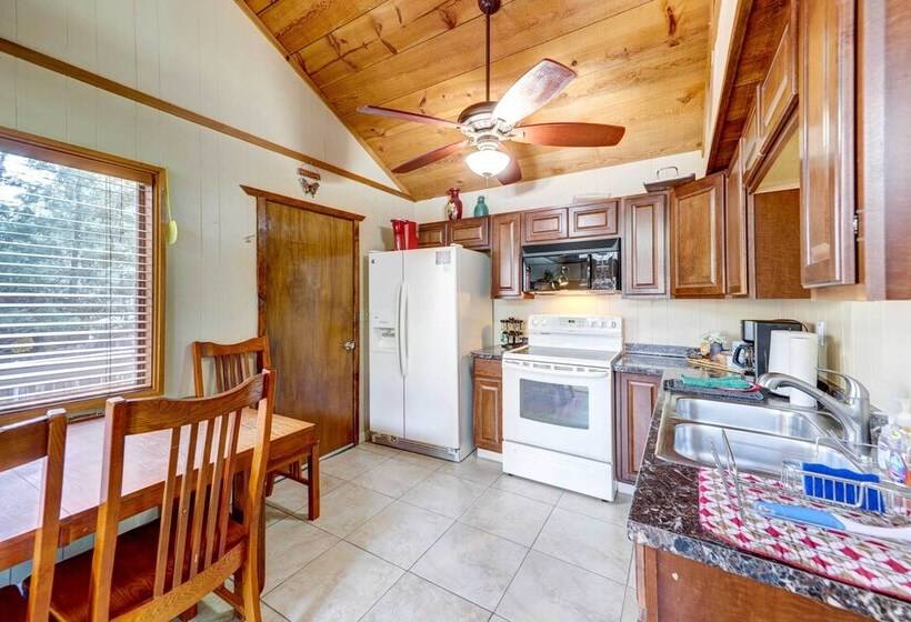 Pet Friendly Pine Cabin W/ Deck: 2 Mi To Trail