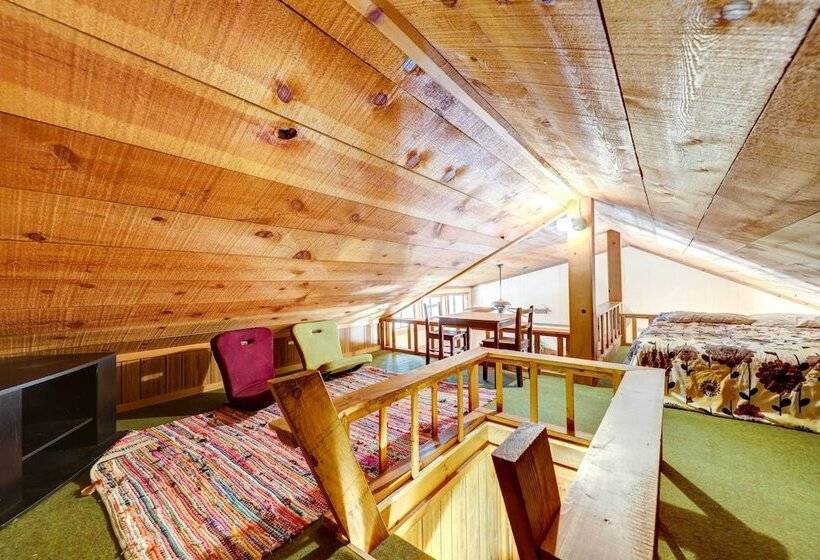 Pet Friendly Pine Cabin W/ Deck: 2 Mi To Trail
