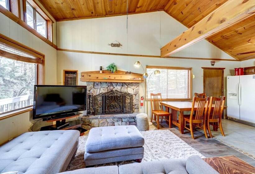 Pet Friendly Pine Cabin W/ Deck: 2 Mi To Trail