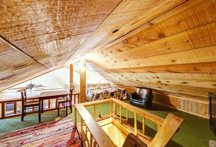 Pet Friendly Pine Cabin W/ Deck: 2 Mi To Trail