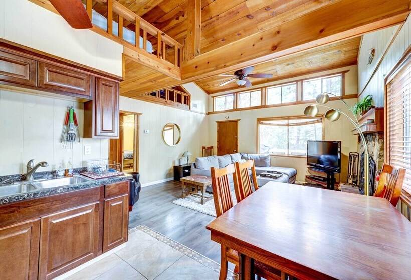 Pet Friendly Pine Cabin W/ Deck: 2 Mi To Trail