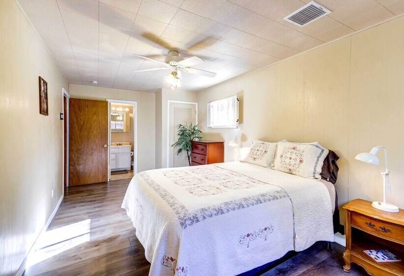 Pet Friendly Pine Cabin W/ Deck: 2 Mi To Trail