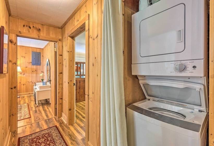 Near Hiking: Roaring Gap Retreat W/ Fire Pit!