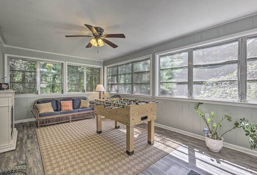 Near Hiking: Roaring Gap Retreat W/ Fire Pit!