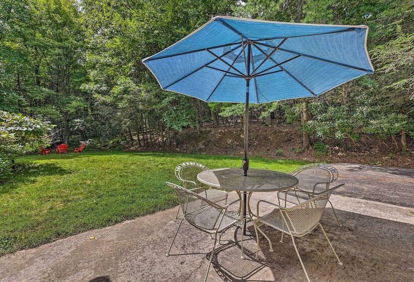 Near Hiking: Roaring Gap Retreat W/ Fire Pit!