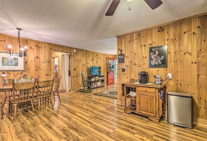 Near Hiking: Roaring Gap Retreat W/ Fire Pit!