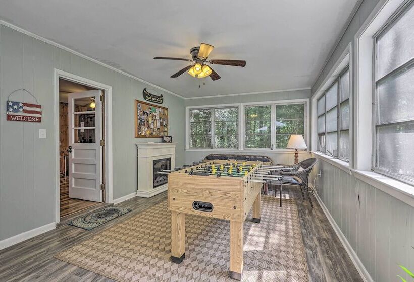 Near Hiking: Roaring Gap Retreat W/ Fire Pit!